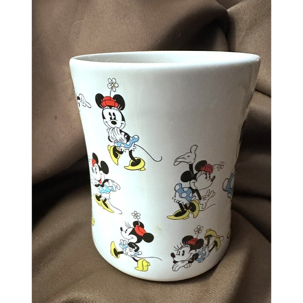 Disney Store The Many Moods Of Minnie Mouse Mug Cup - Retired Blank Interior - Picture 2 of 8